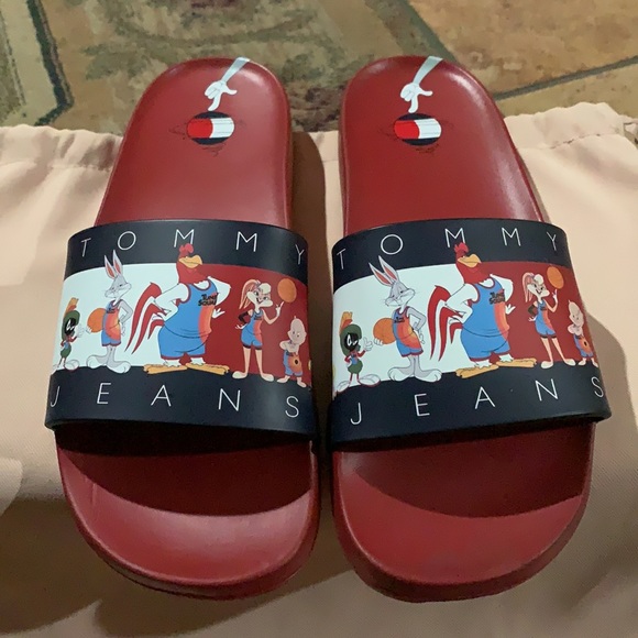 Tommy Hilfiger x Looney Tunes Slides (Limited) - Picture 5 of 11